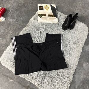 St. John's Bay Black Capris Capri Pants with White & Gray Stripes Athletic XL